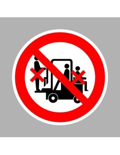 Személyt szállítani tilos! 2