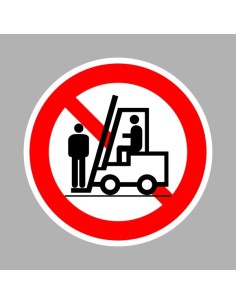 Személyt szállítani tilos! 2