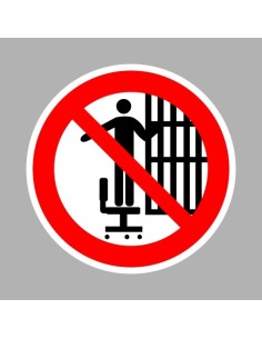 Görgöslábú székre felállni tilos! 2