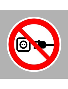 Vezetéknél fogva kihúzni tilos! 2