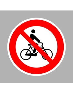 Kerékpárral behajtani tilos! 2