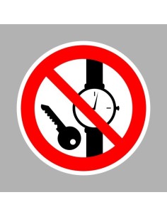 Órával, fém tárggyal belépni tilos! 2