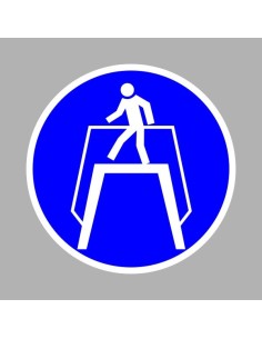 A felüljáró használata kötelező! 2