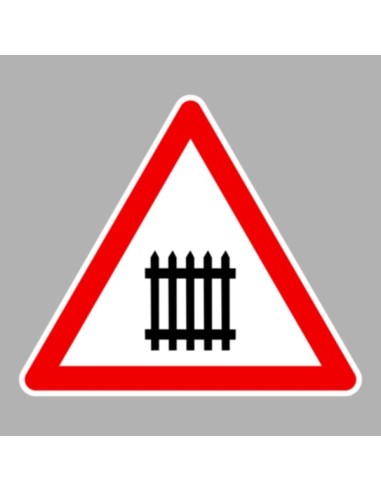 Sorompóval biztosított vasúti átjáró veszélyt jelző tábla piros háromszögben fekete sorompó ábrával