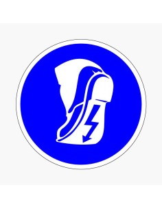 Vezetőtalpú cipő használata kötelező!