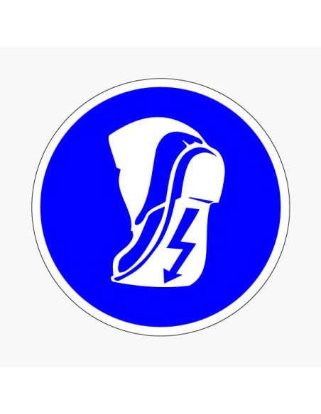 Vezetőtalpú cipő használata kötelező!