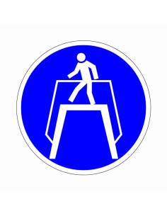 A felüljáró használata kötelező!