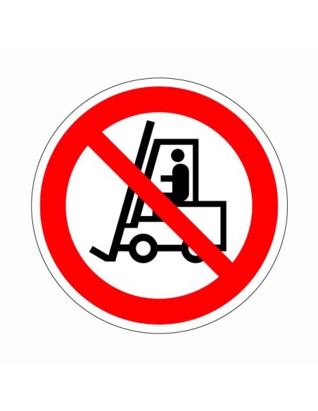 Targoncával behajtani tilos!