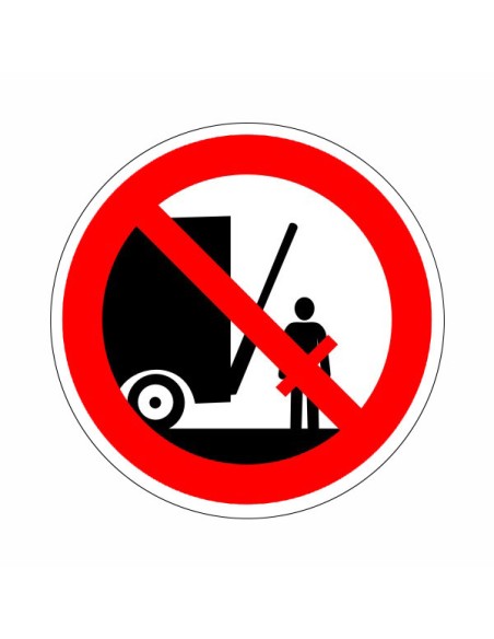 Emelőfal alatt tartózkodni tilos!