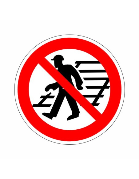 A vágányon átjárni tilos!