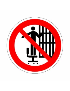 Görgöslábú székre felállni tilos!