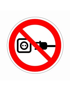 Vezetéknél fogva kihúzni tilos!