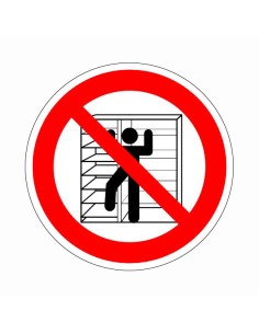 Állványra, polcra felmászni tilos!