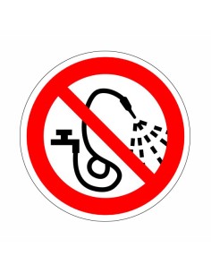 Vízzel locsolni tilos!